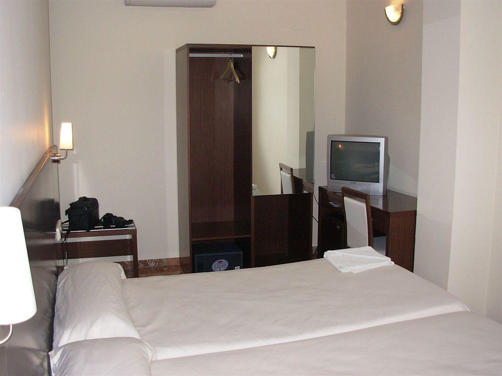 Hotel Marina Huelva Buitenkant foto
