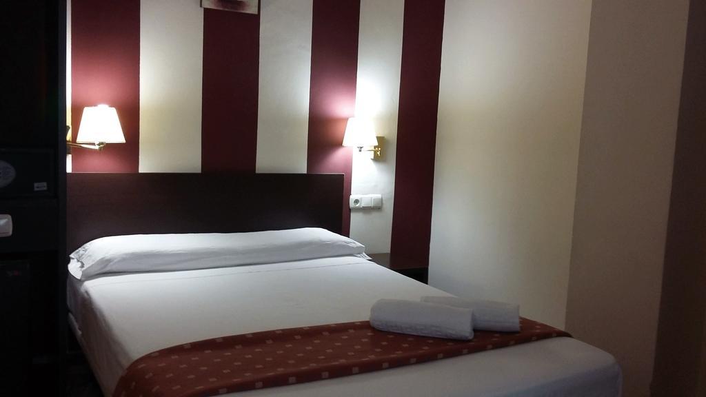 Hotel Marina Huelva Buitenkant foto